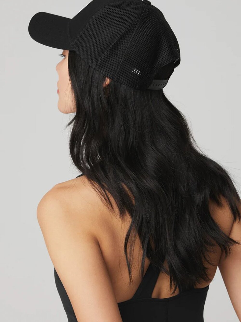 Alo Yoga black mesh baseball cap with white logo, street style. - Picture 4 of 4